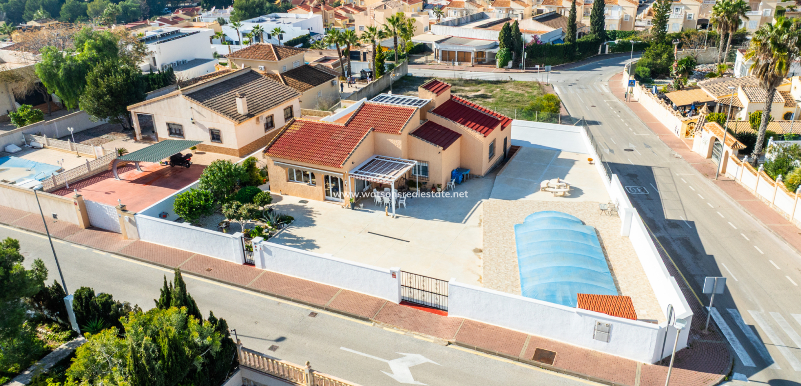 Venta - Chalet Independiente - Urb. La Marina