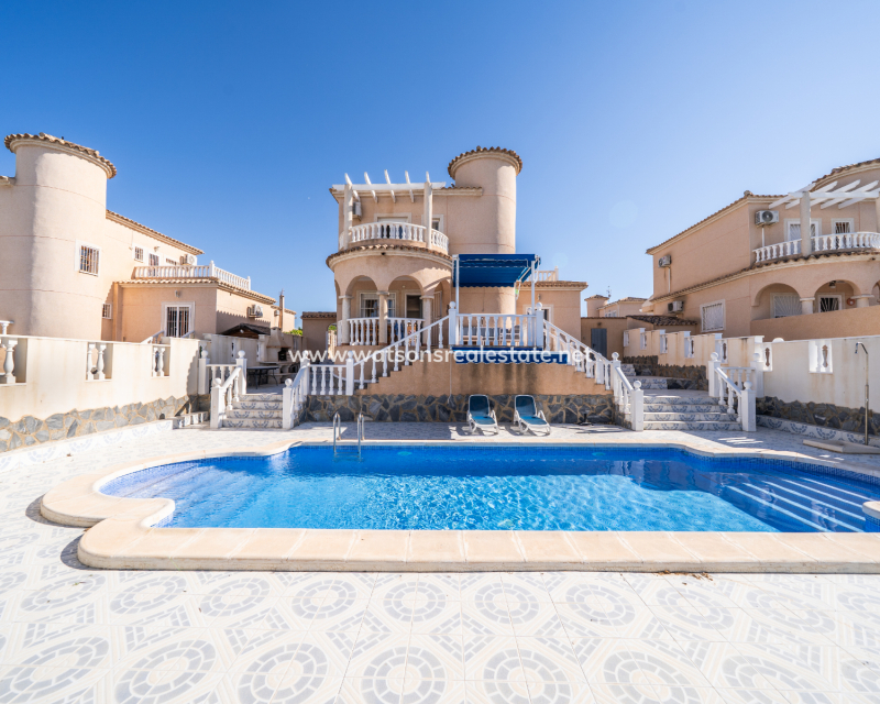Venta - Chalet Independiente - Urb. La Marina
