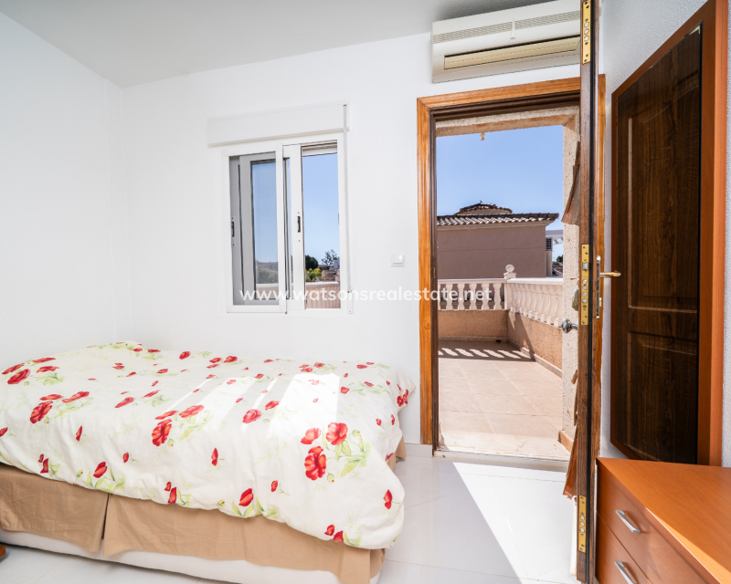 Venta - Chalet Independiente - Urb. La Marina