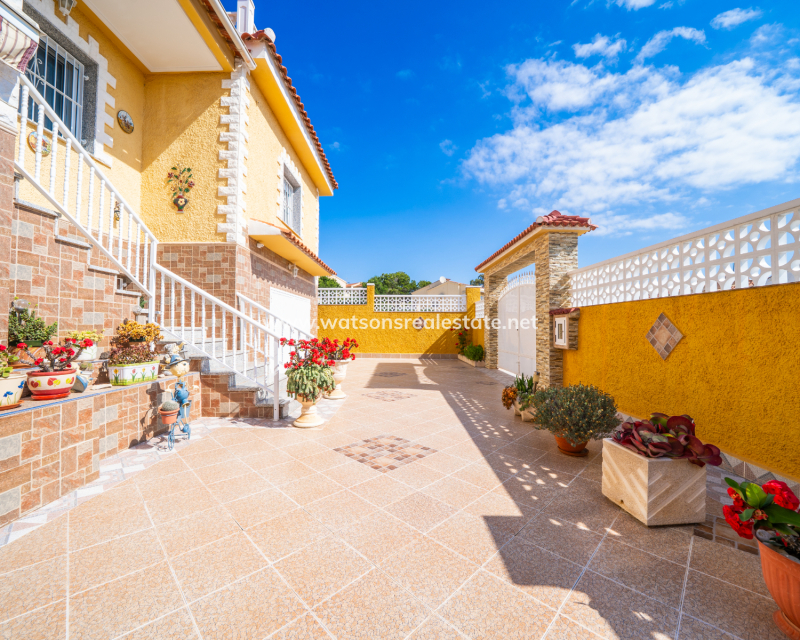 Venta - Chalet Independiente - Urb. La Marina