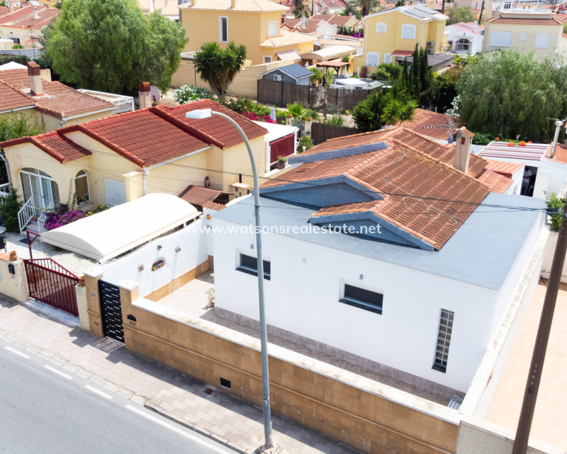 Venta - Chalet Independiente - Urb. La Marina