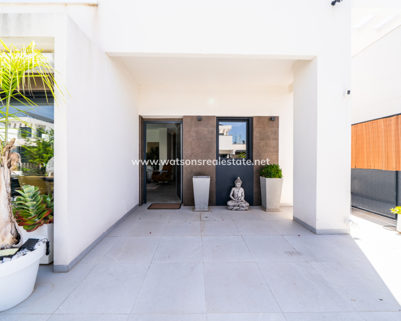 Venta - Chalet Independiente - Urb. La Marina