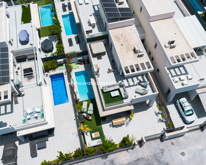 Venta - Chalet Independiente - Urb. La Marina
