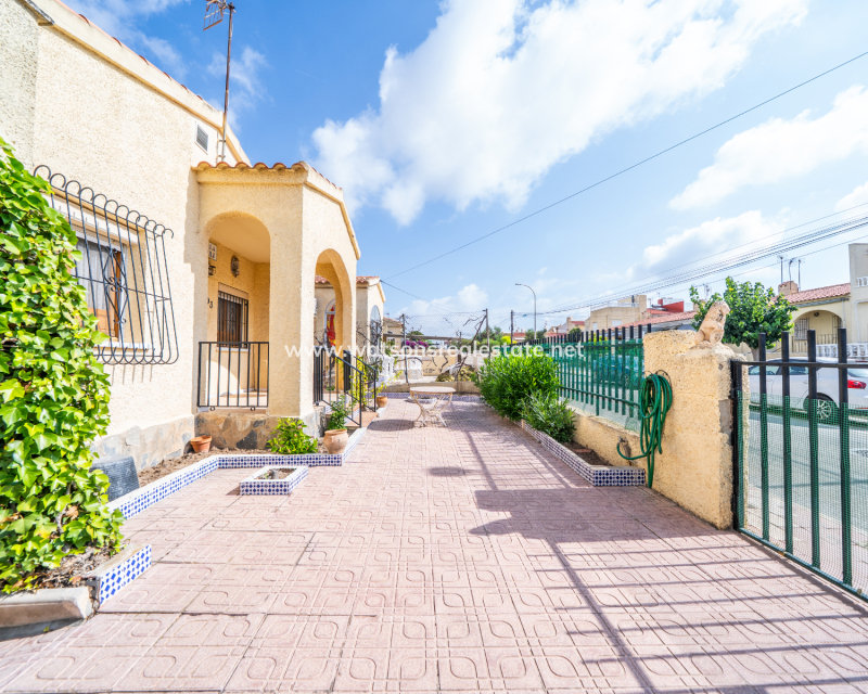 Venta - Chalet Independiente - Urb. La Marina