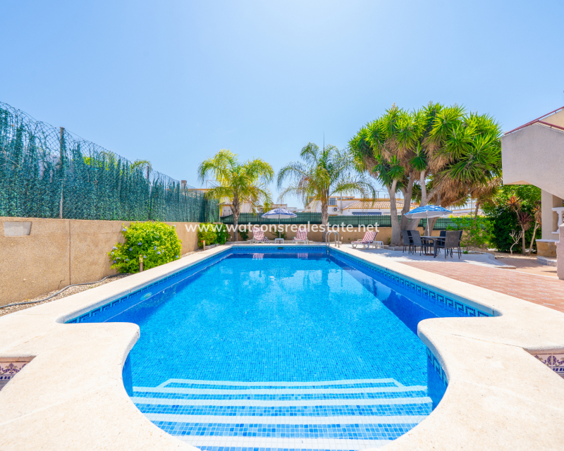 Venta - Chalet Independiente - Urb. La Marina