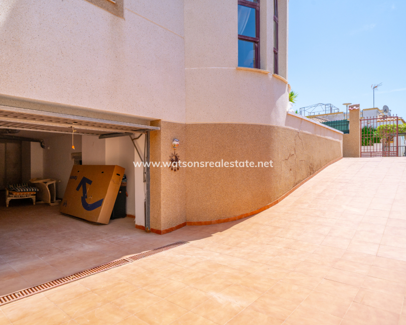 Venta - Chalet Independiente - Urb. La Marina