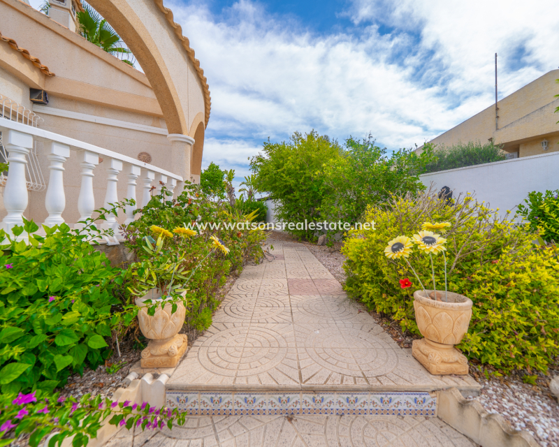 Venta - Chalet Independiente - Urb. La Marina