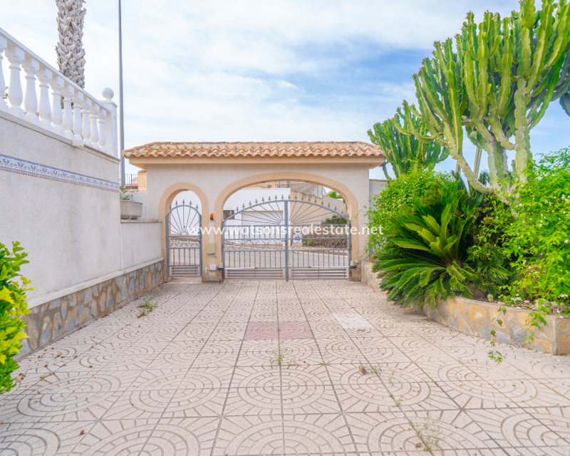 Venta - Chalet Independiente - Urb. La Marina