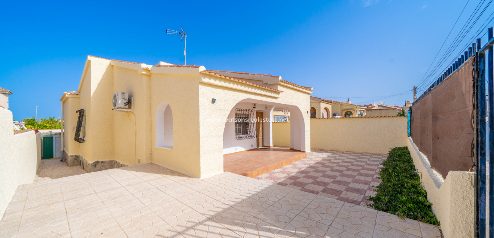 Venta - Chalet Independiente - Urb. La Marina