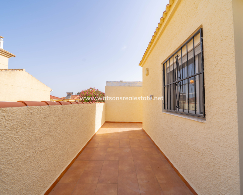Venta - Chalet Independiente - Urb. La Marina