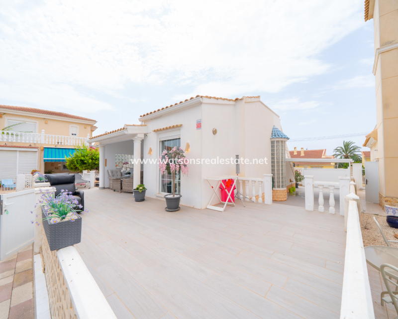 Venta - Chalet Independiente - Urb. La Marina