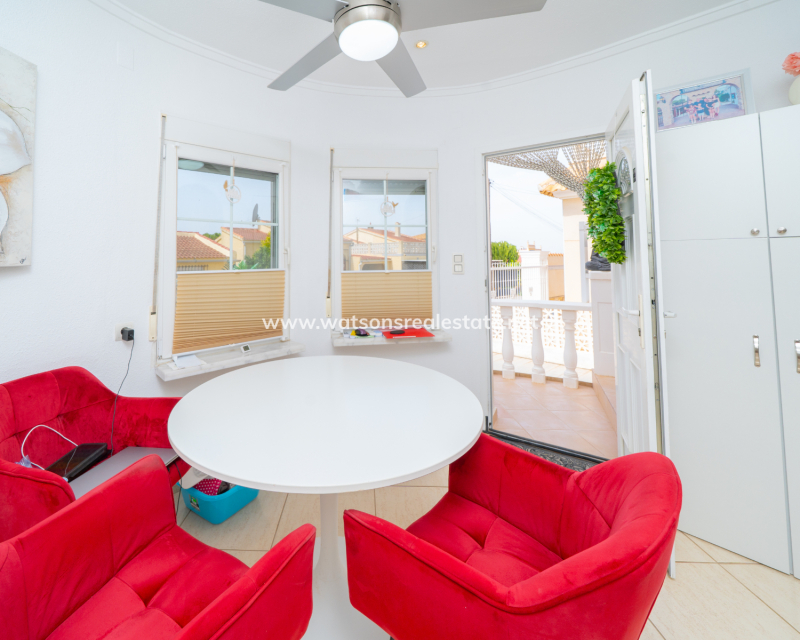 Venta - Chalet Independiente - Urb. La Marina
