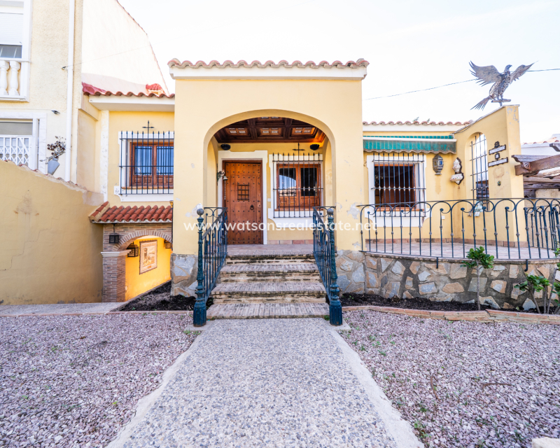 Venta - Chalet Independiente - Urb. La Marina