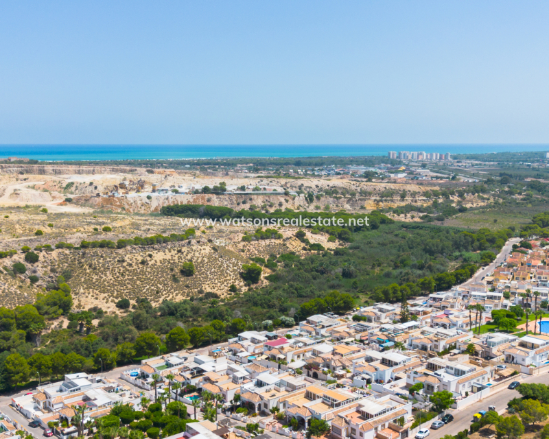 Venta - Chalet Independiente - Urb. La Marina
