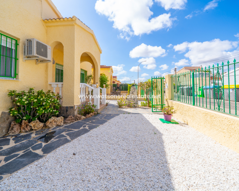 Venta - Chalet Independiente - Urb. La Marina