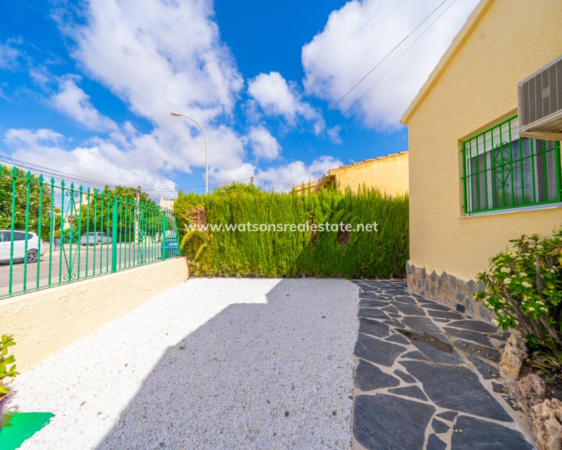 Venta - Chalet Independiente - Urb. La Marina