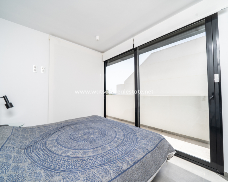 Venta - Chalet Independiente - Urb. La Marina