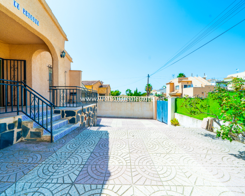Venta - Chalet Independiente - Urb. La Marina