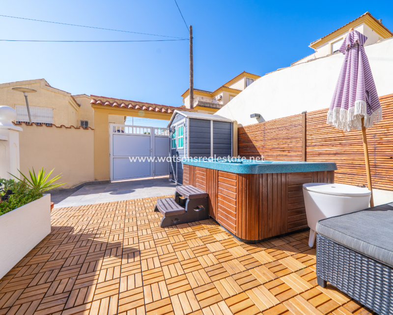 Venta - Chalet Independiente - Urb. La Marina