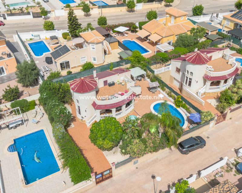 Venta - Chalet Independiente - Urb. La Marina