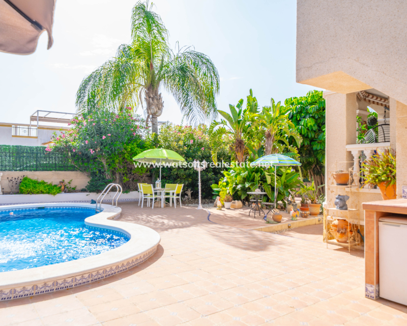 Venta - Chalet Independiente - Urb. La Marina