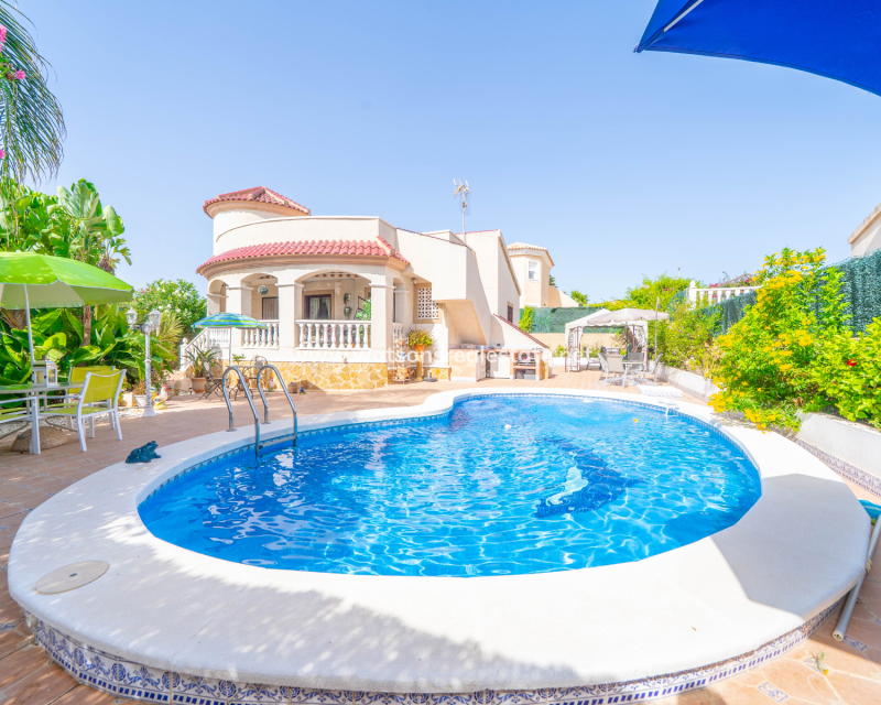 Venta - Chalet Independiente - Urb. La Marina