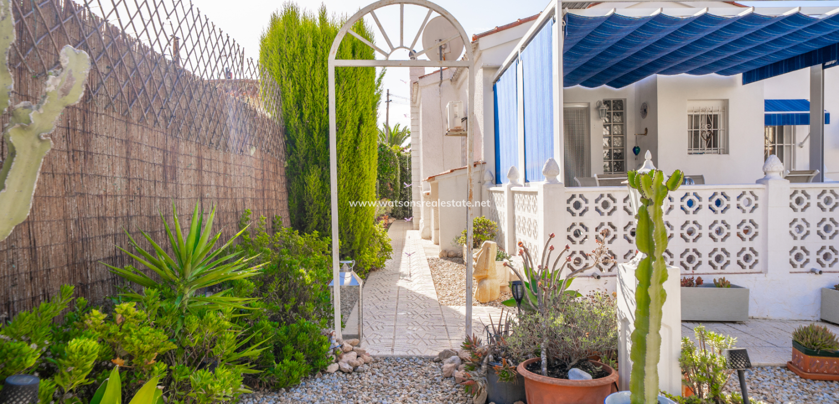 Venta - Chalet Independiente - Urb. La Marina