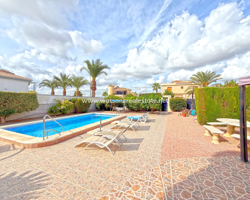 Venta - Chalet Independiente - Urb. La Marina