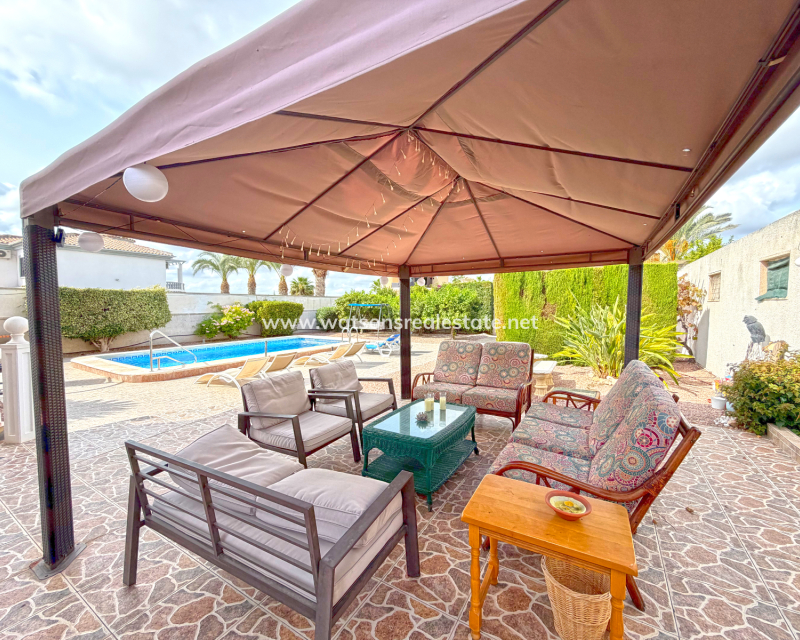 Venta - Chalet Independiente - Urb. La Marina