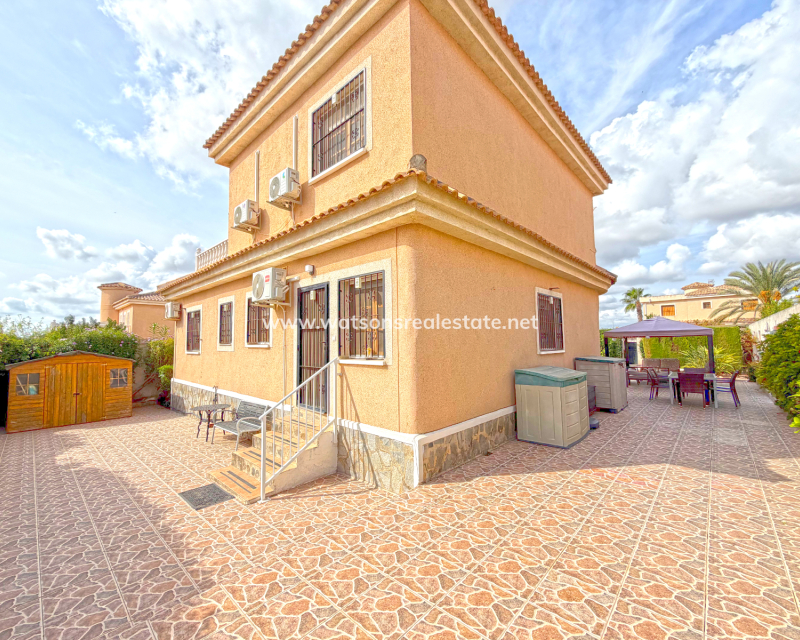 Venta - Chalet Independiente - Urb. La Marina