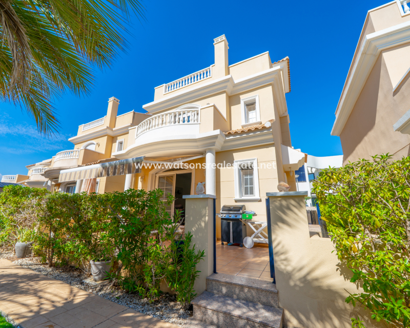 Venta - Chalet Independiente - Urb. La Marina