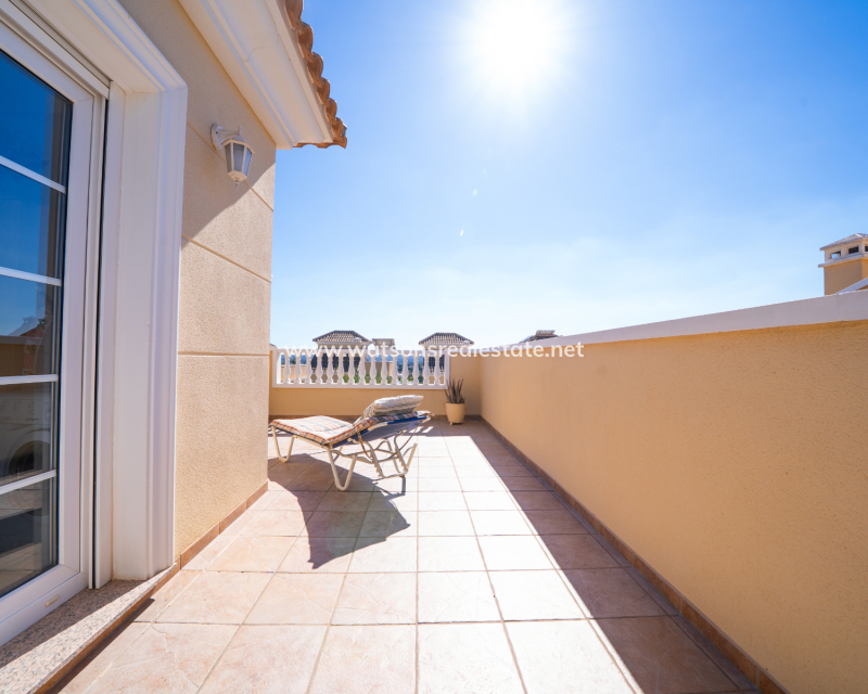 Venta - Chalet Independiente - Urb. La Marina