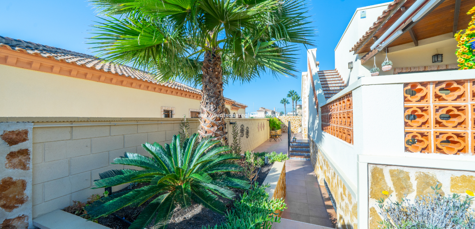 Venta - Chalet Independiente - Urb. La Marina