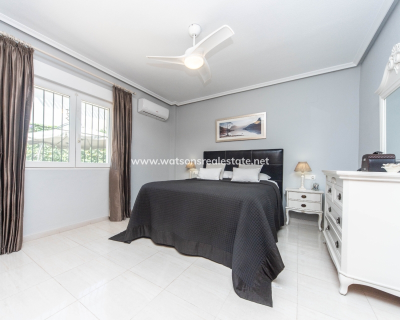 Venta - Chalet Independiente - Urb. La Marina