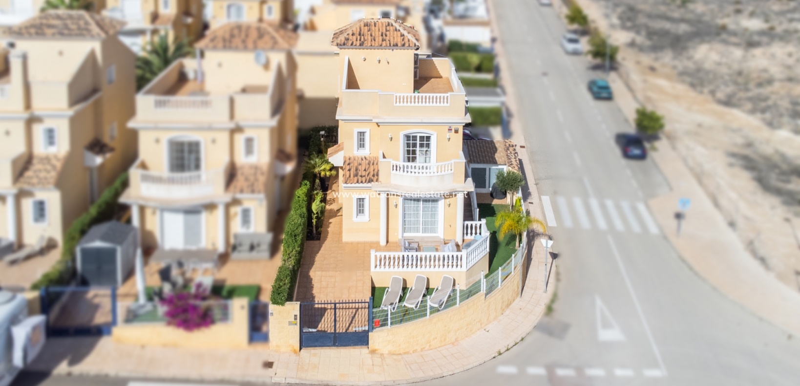 Villa independiente en venta en Alicante