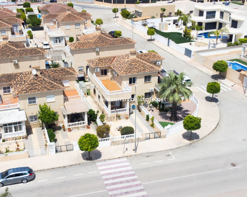 Villa zum Verkauf in La Marina mit Gemeinschaftspool