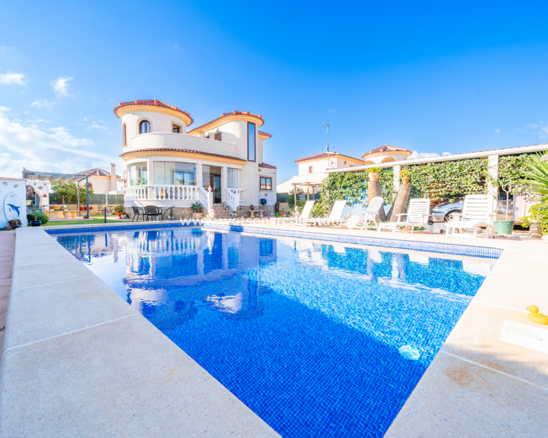 Vrijstaande villa te koop in Costa Blanca