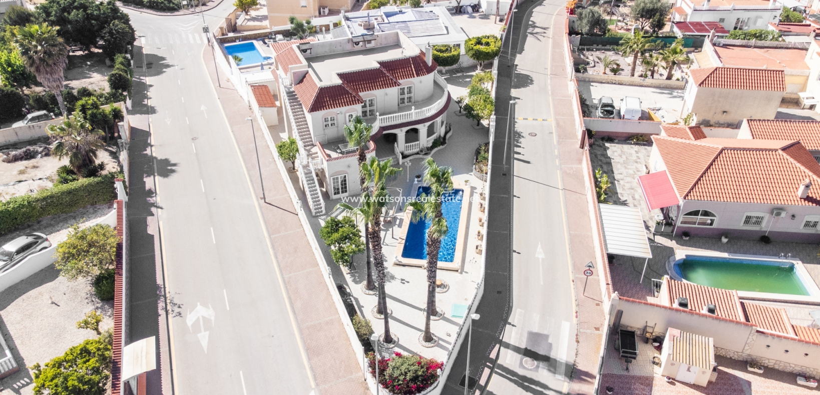 Vrijstaande villa te koop in La Marina
