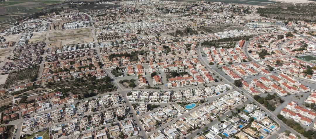 Woningen te koop in de La Marina urbanization, La Marina Village en El Pinet: welke zone past bij jou?