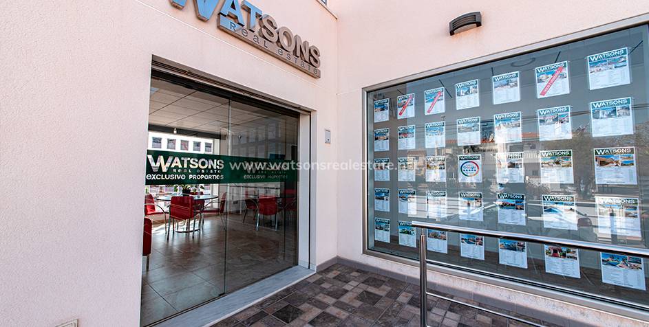 Wir sind die größte Immobilienagentur in La Marina, ohne jedoch Abstriche beim persönlichen Service zu machen, der uns auszeichnet