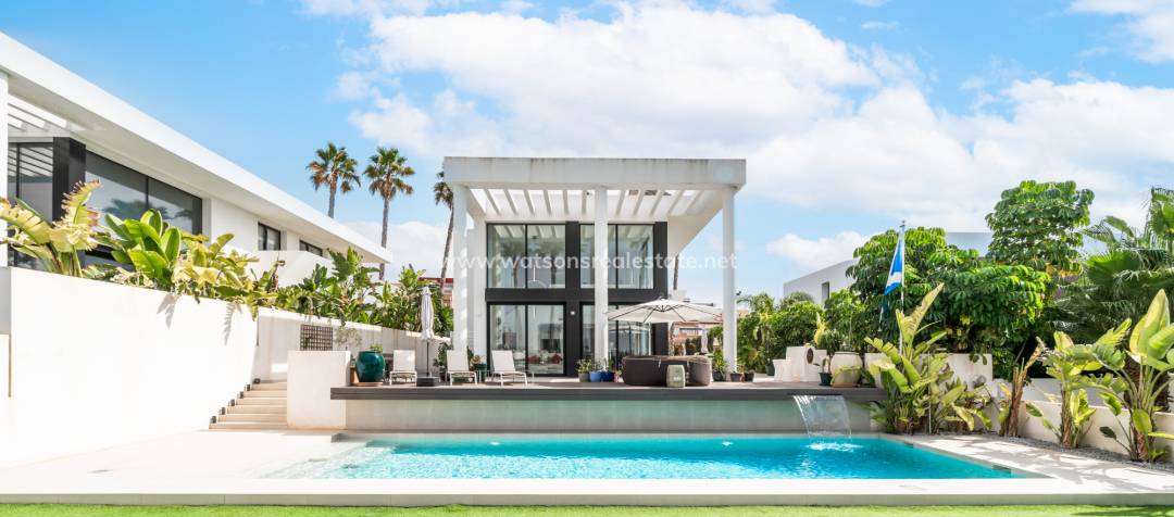 This luxury villa for sale in La Marina urbanization is the home that reflects your lifestyle